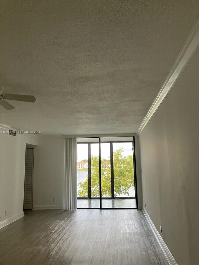 Building Photo - 212 Lake Pointe Dr