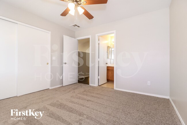 Building Photo - 14805 W Redfield Rd