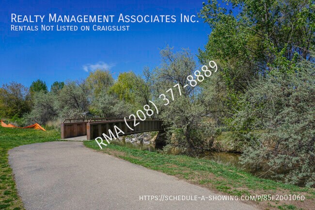 Building Photo - 1344 S Edgewater Cir