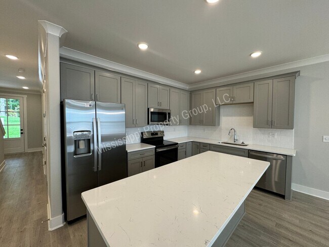 Building Photo - 3BD/3.5BA - UNIT @ THE RESERVE