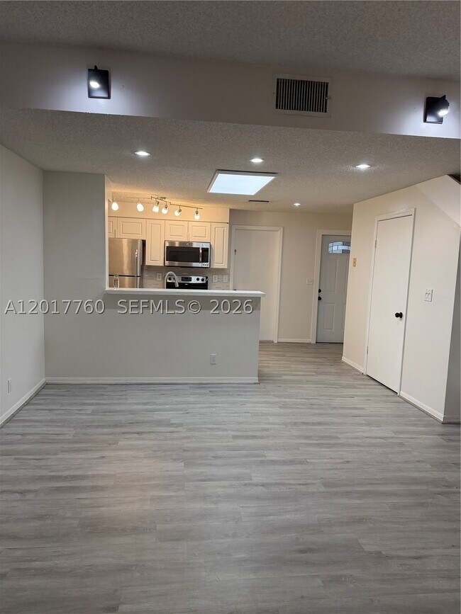 Building Photo - 1561 Sorrento Dr
