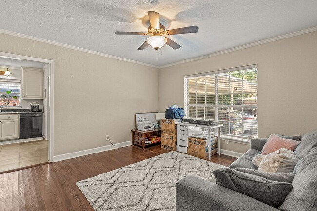 Building Photo - TCU-3518 Westcliff Rd