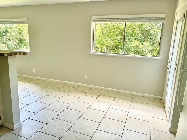 Building Photo - 3306 Westhill Dr