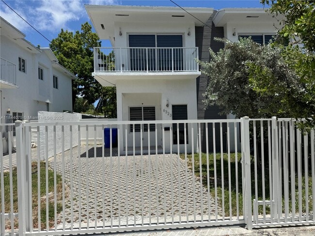Building Photo - 6323 NW 1st Pl