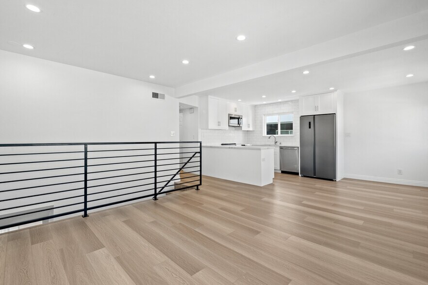 Building Photo - 400 18th Pl