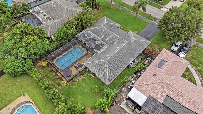 Building Photo - 821 Ramblewood Dr