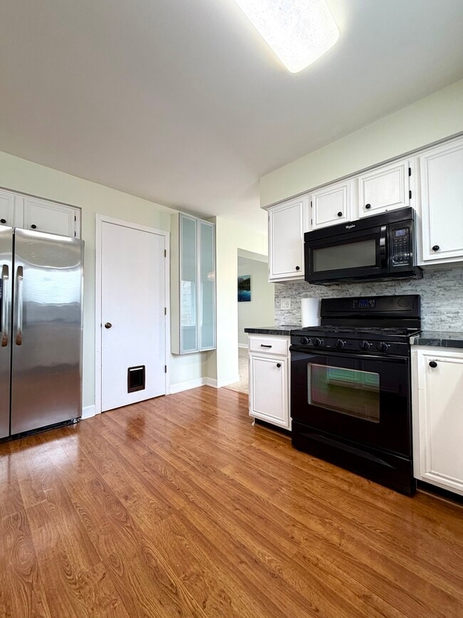 Building Photo - 665 Lakewood Farms Dr