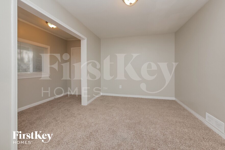 Building Photo - 2158 Beecher Cir SW