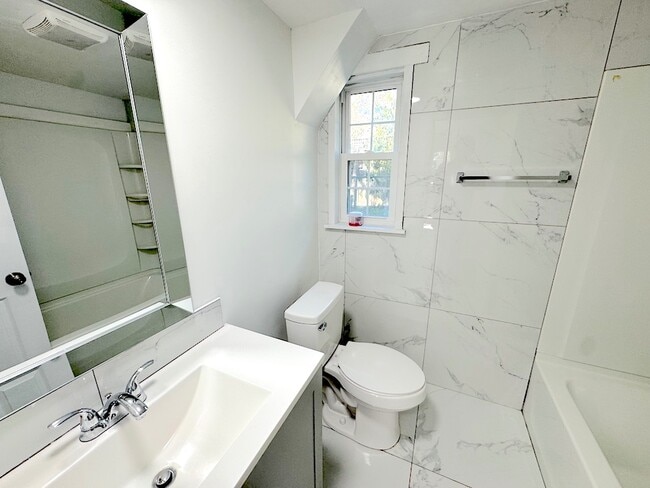 Building Photo - 1412 E 51st St