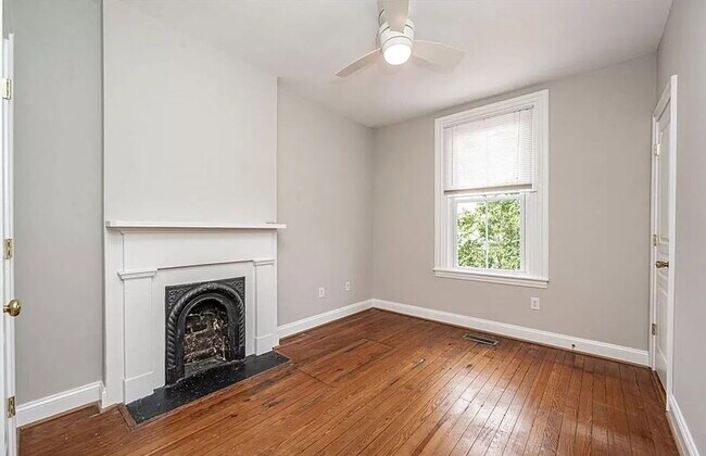 Building Photo - 513 S Laurel St