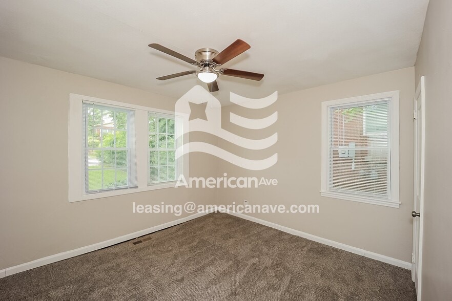 Building Photo - 2711 King St