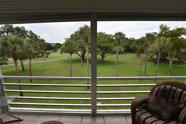 Building Photo - 3800 Oaks Clubhouse Dr