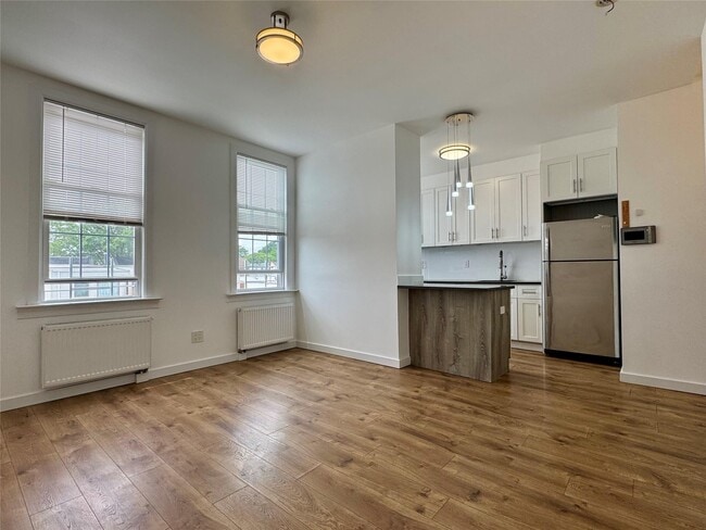 Building Photo - 68-56 76th St