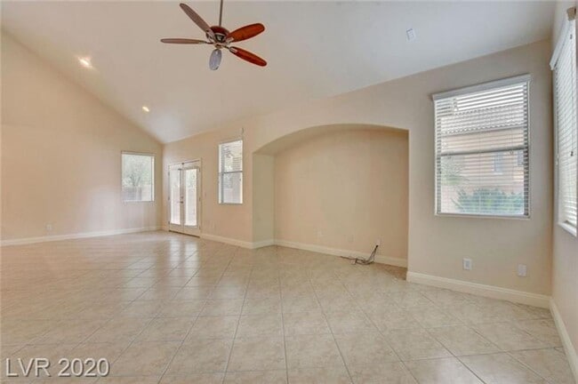 Building Photo - Gorgeous Southern Highlands 3 bedroom + loft and office with a sparkling pool!