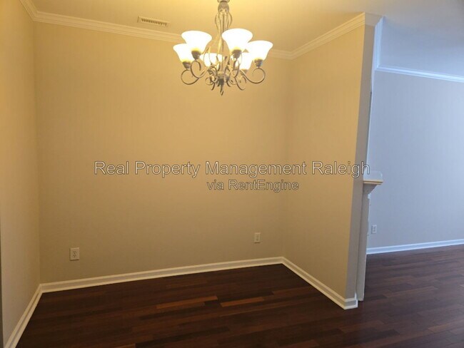 Building Photo - 531 Elm Ave