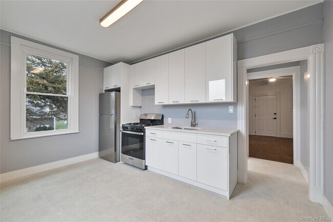 Primary Photo - 1 Elizabeth Pl