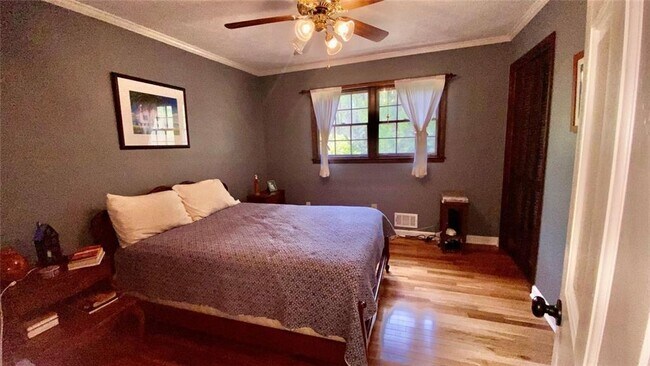 Building Photo - 2901 Victoria Dr