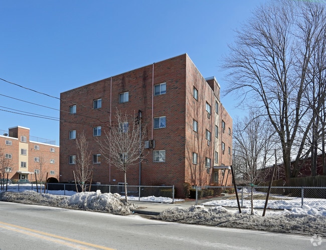 Primary Photo - 39 Bridge St
