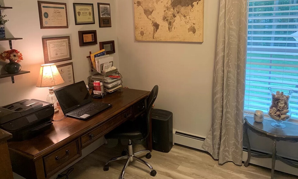 upstairs small office or 4th BR - 8 Edgewood Ter