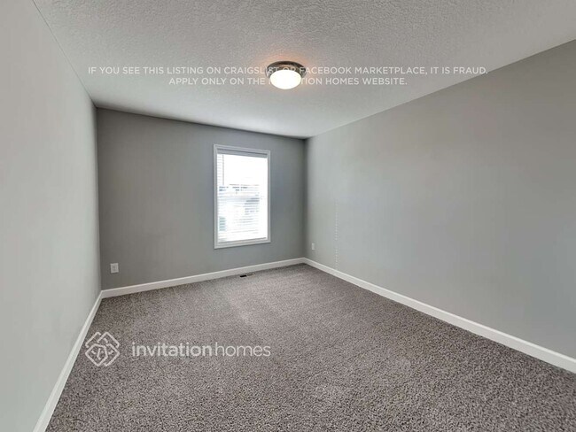 Building Photo - 10922 Glacier Ln N