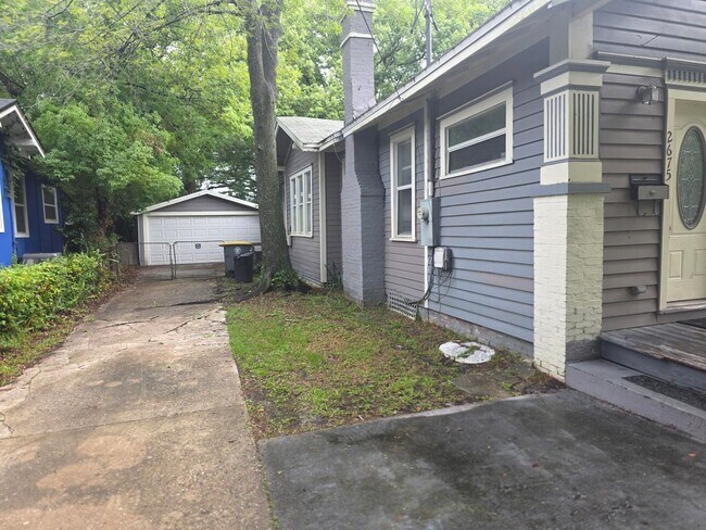 Building Photo - 3 Bedroom 3 Bath
