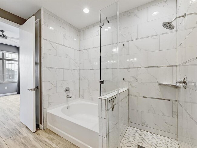 Building Photo - 54 Rainey St