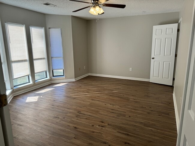 Building Photo - 1840 Pecan Ridge N