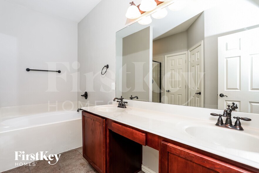 Building Photo - 1209 Wentwood Dr