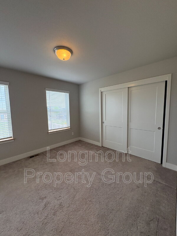 Building Photo - 1303 S Oak Ct.