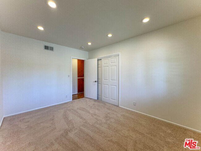 Building Photo - 16951 Ivadel Pl