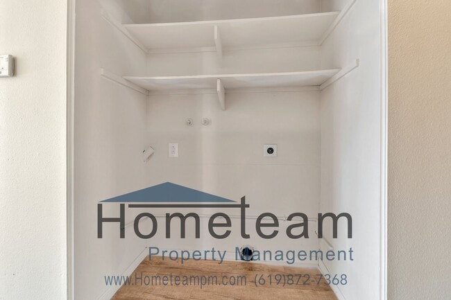 Building Photo - 2 BR / 1.5 BA 886 Sq ft. Spring Valley/ Paradise Hills