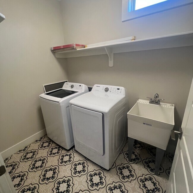 Building Photo - 1622 Prop Dr