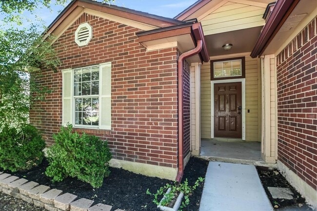 Building Photo - 906 Iris Dr