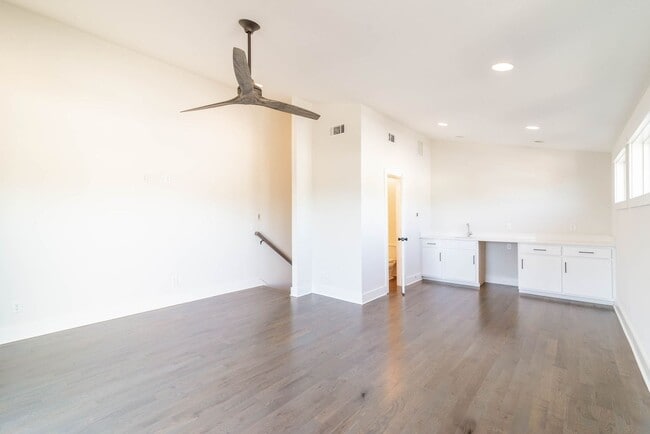 Building Photo - COMING SOON! 3 Bed/4 Bath Buena Vista 3 Story Townhouse-Rooftop level with Downtown Views!!