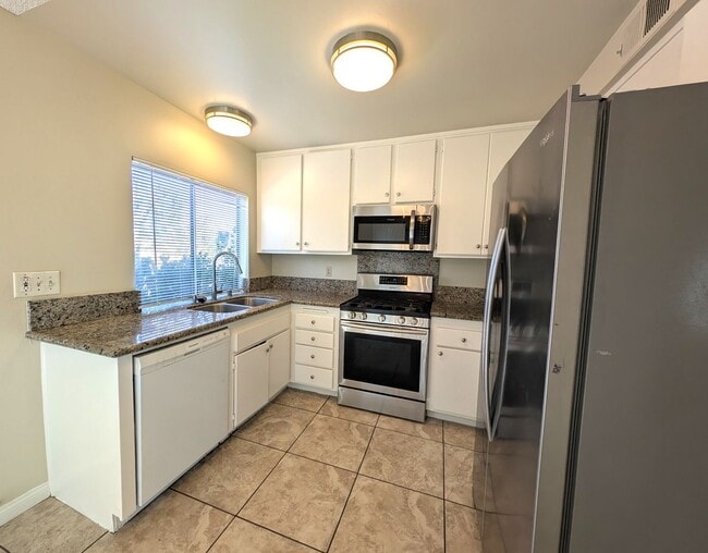 Building Photo - 2 Stories SFR - 4 Bedrooms + 2 Baths.  AVAILABLE NOW!