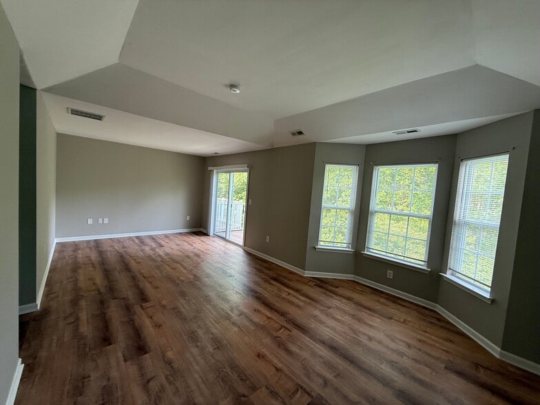 Building Photo - 77 Pinehurst Dr