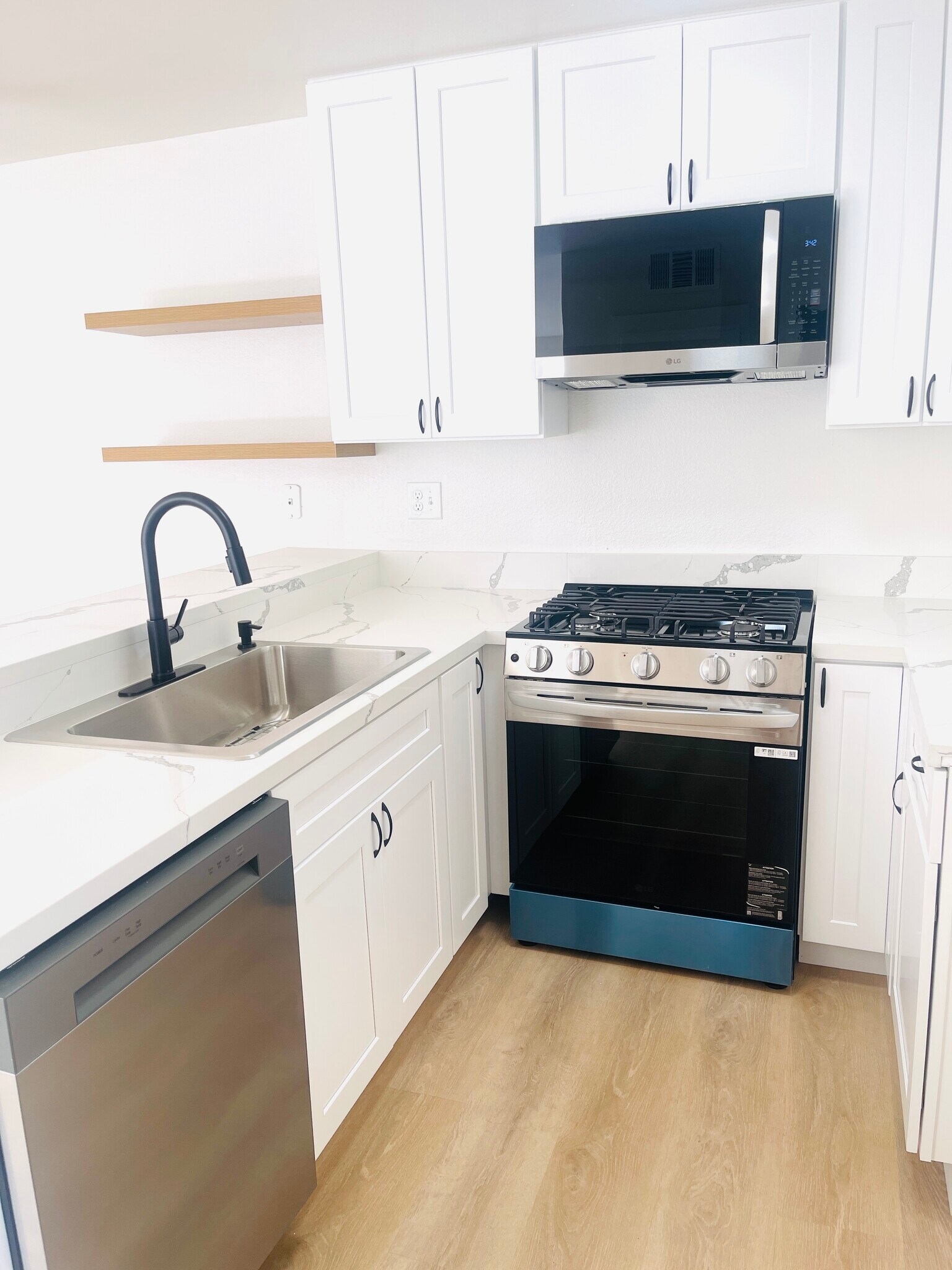 Building Photo - 518 Oak St