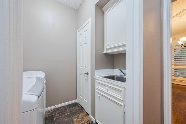 Building Photo - 6018 Rapid Creek Ct