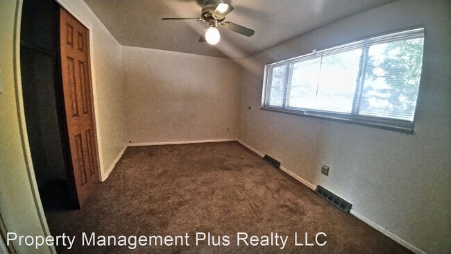 Building Photo - 4 br, 1.5 bath House - 1011 Yeager Dr