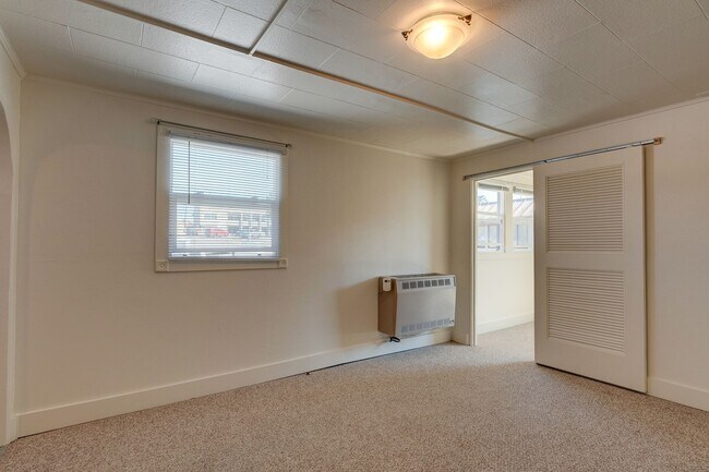 Building Photo - 645 SE Fidalgo Ave