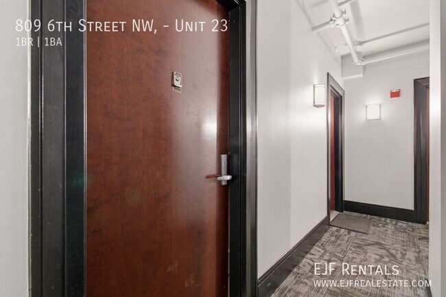 Building Photo - 809 6th St NW