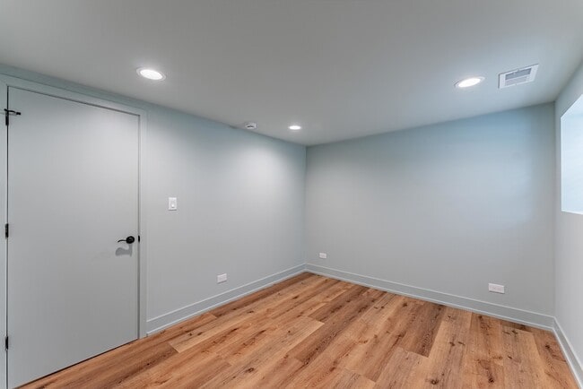 Building Photo - 4716 N Winthrop Ave