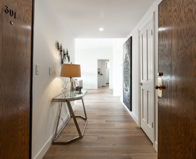 Building Photo - 828 S Bedford St