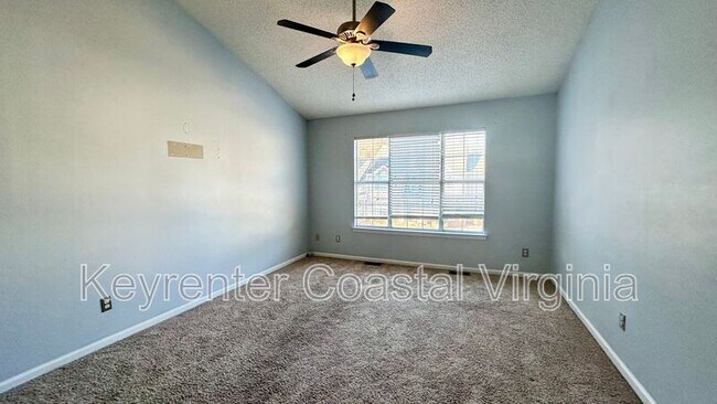 Building Photo - 19 Madrone Pl