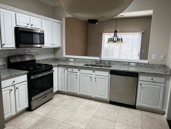 Building Photo - Spacious & beautiful 3BR Townhouse in Duluth