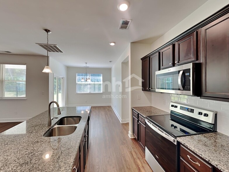 Building Photo - 5820 Zurich Rd