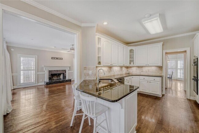 Building Photo - 1111 Lake Washington Dr NW