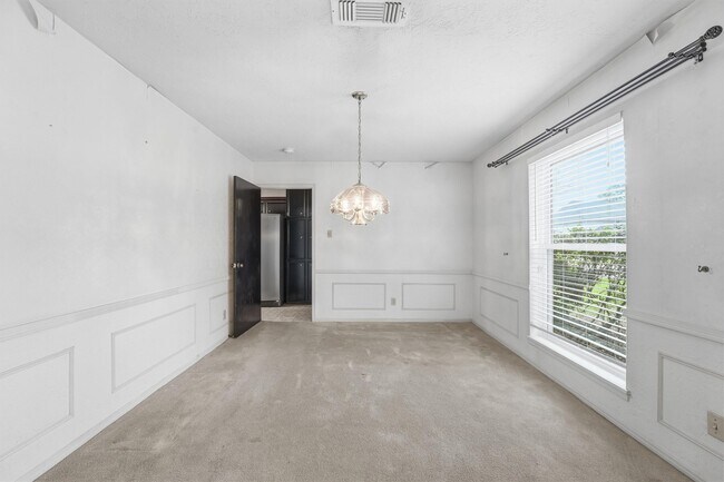 Building Photo - 8115 Theisswood Rd