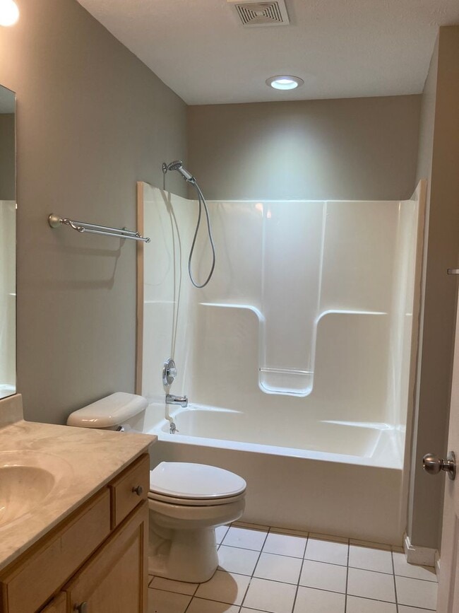 Building Photo - LOCATION LOCATION Location!  Close to Baptist Health Hospital, Shopping, & More