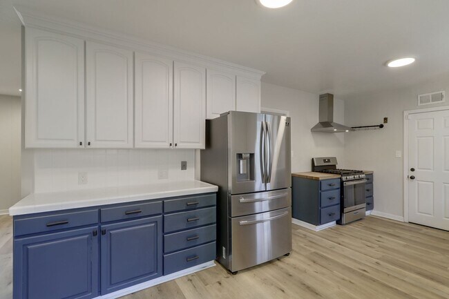 Building Photo - Los Altos 4-Bedroom with Fireplace, EV Hoo...